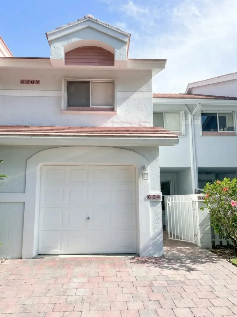 6207 Old Court Road Boca Raton FL 33433