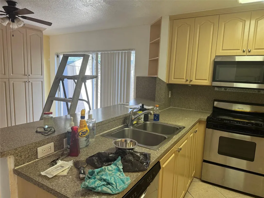 4350 SW 72nd Terrace SW Davie FL 33314