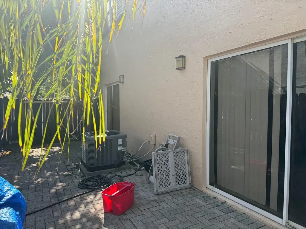 4350 SW 72nd Terrace SW Davie FL 33314