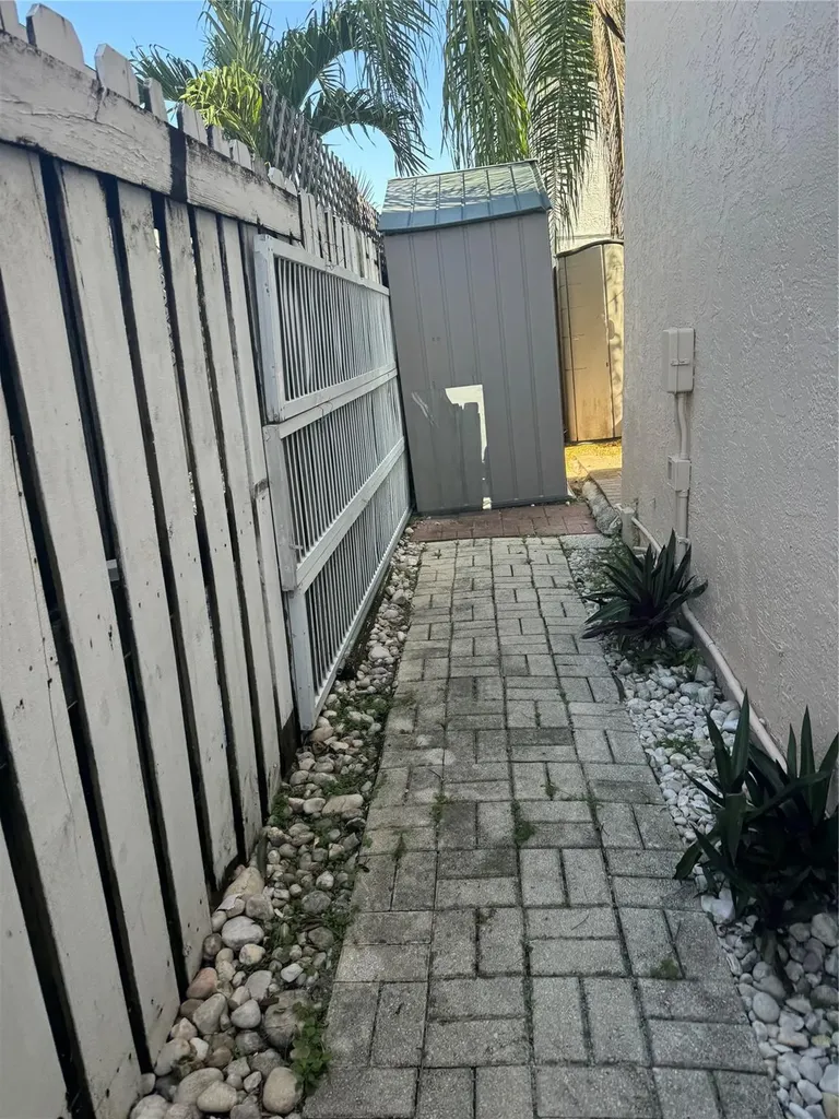 4350 SW 72nd Terrace SW Davie FL 33314