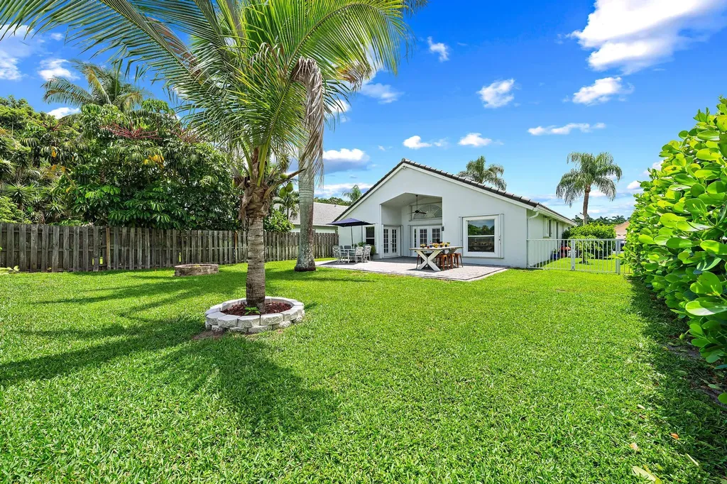 1875 Oak Berry Circle Wellington FL 33414