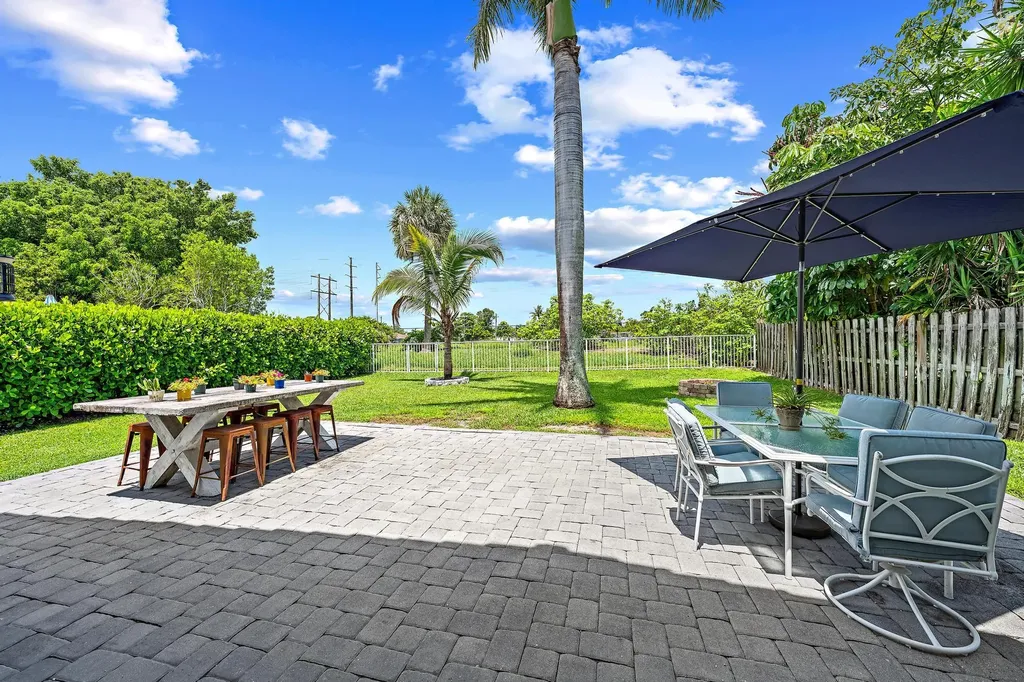 1875 Oak Berry Circle Wellington FL 33414