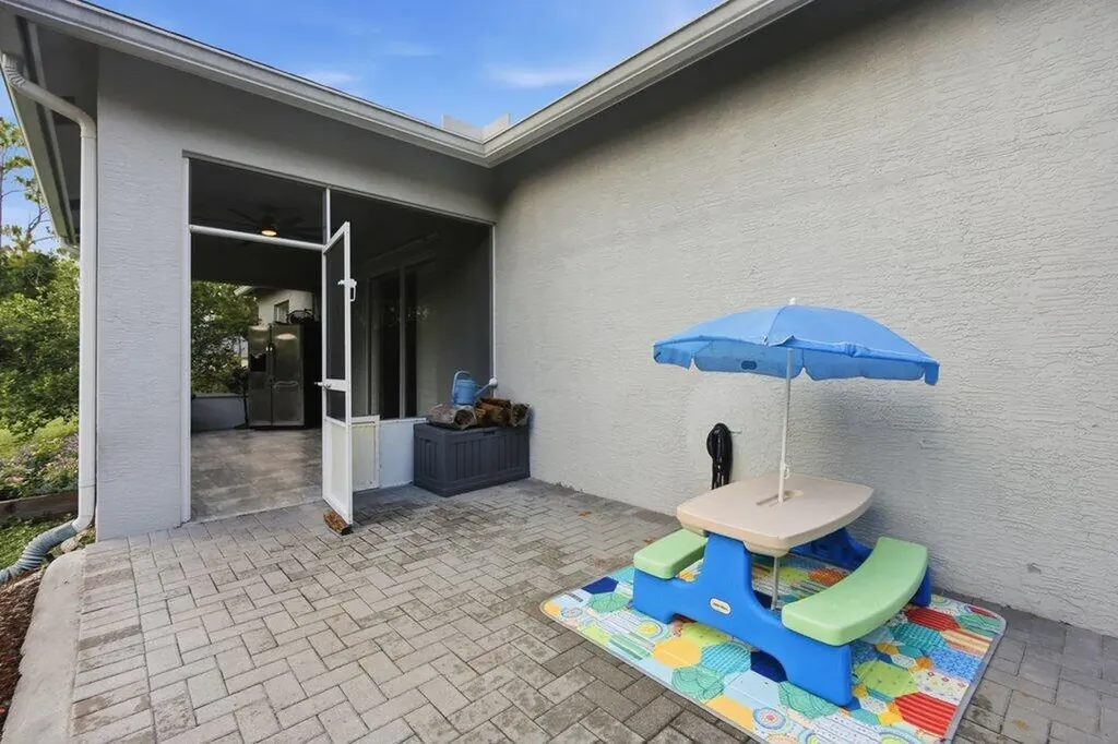18310 42nd Road N The Acreage FL 33470