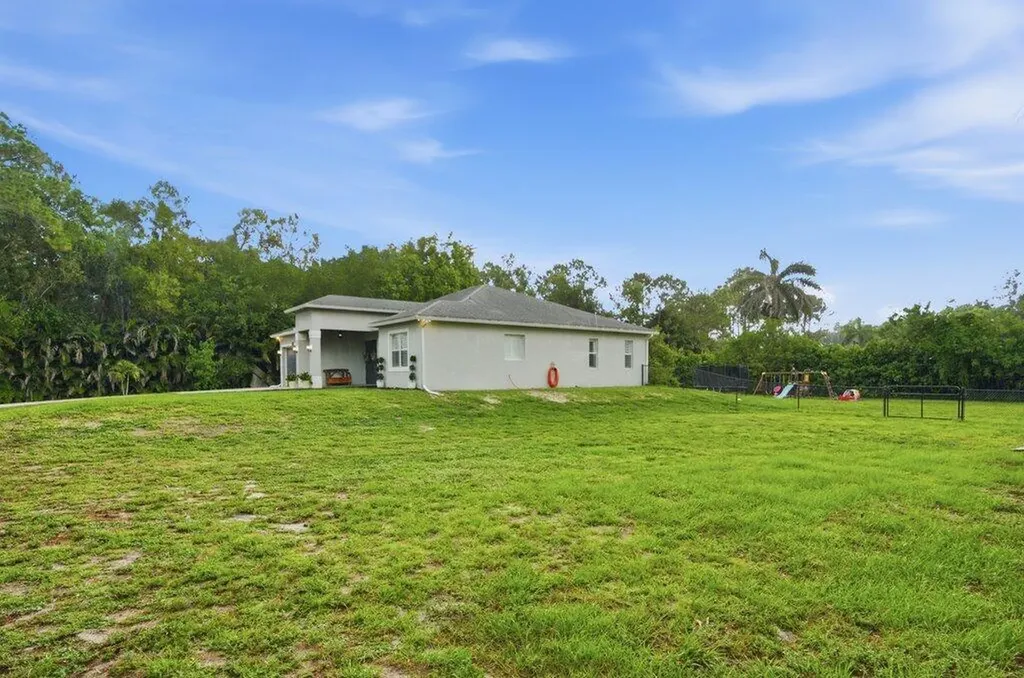 18310 42nd Road N The Acreage FL 33470
