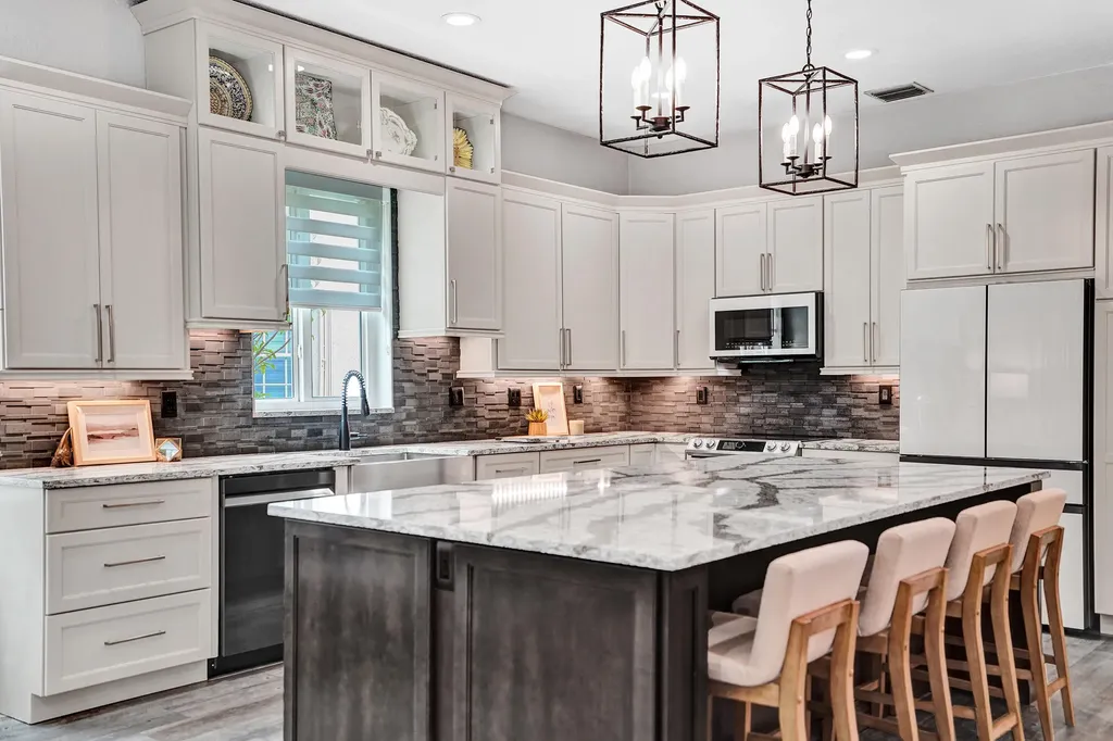 706 Tulip Circle Weston FL 33327