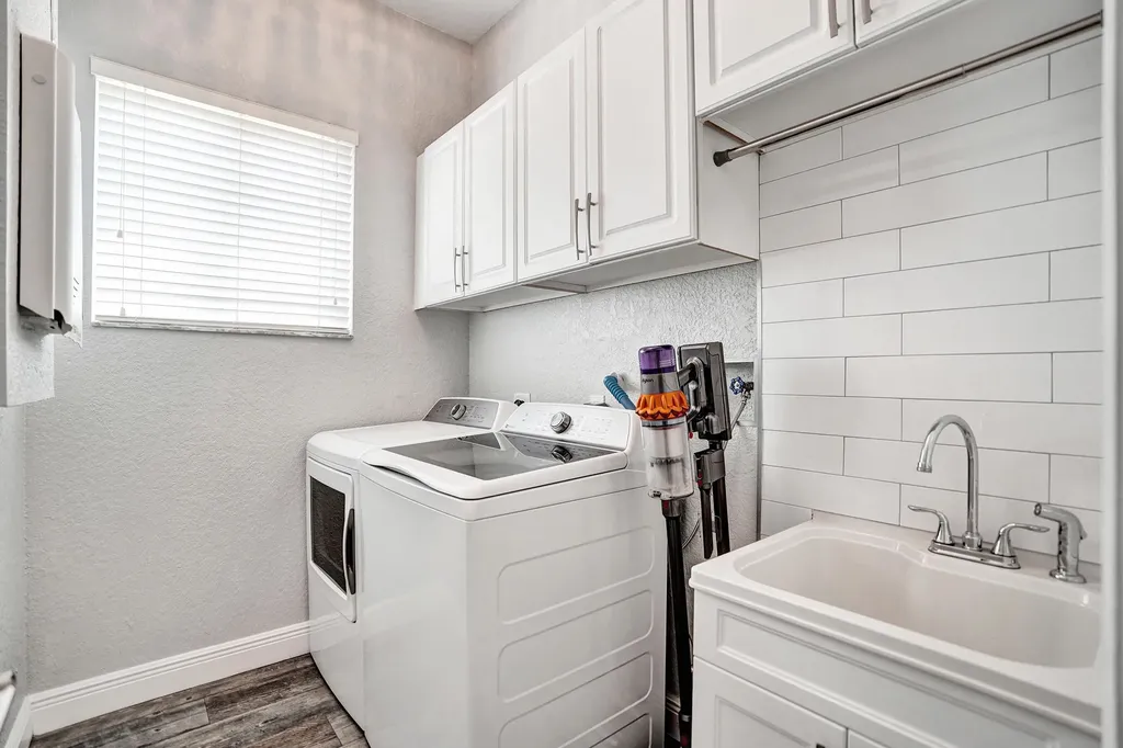 706 Tulip Circle Weston FL 33327