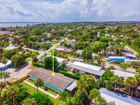 2546 NE Hickory Avenue Jensen Beach FL 34957