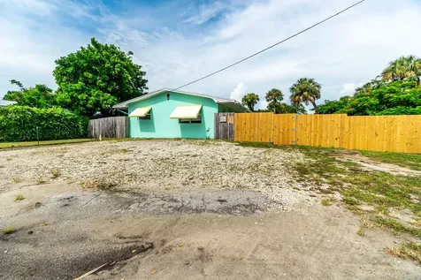 2546 NE Hickory Avenue Jensen Beach FL 34957