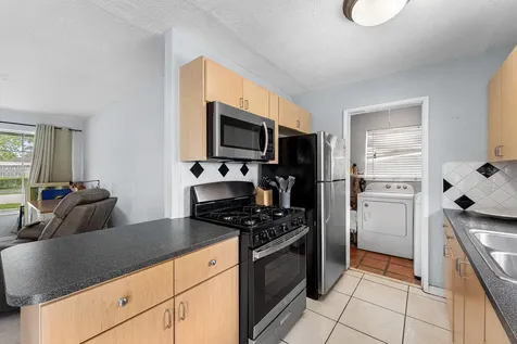 5543 SW 7th Street Margate FL 33068