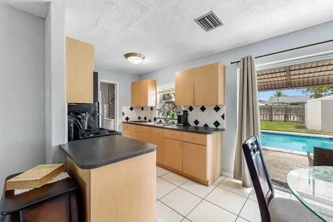 5543 SW 7th Street Margate FL 33068