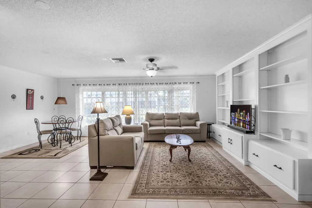 2886 Fernley Drive E West Palm Beach FL 33415