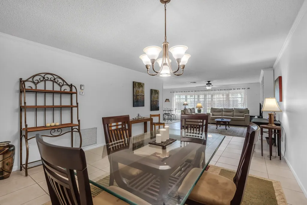 2886 Fernley Drive E West Palm Beach FL 33415