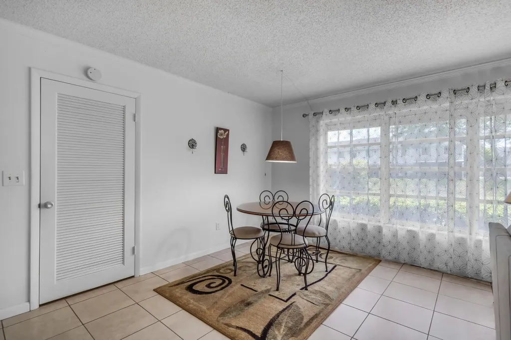 2886 Fernley Drive E West Palm Beach FL 33415