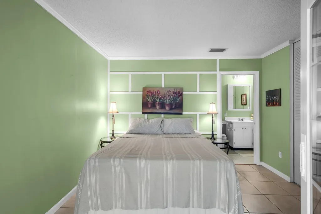 2886 Fernley Drive E West Palm Beach FL 33415
