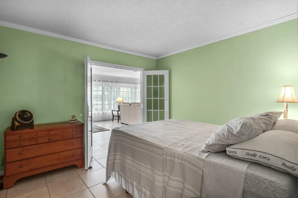 2886 Fernley Drive E West Palm Beach FL 33415