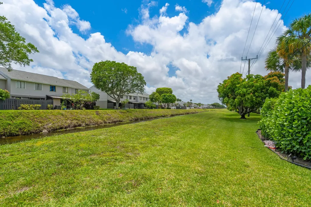 2886 Fernley Drive E West Palm Beach FL 33415