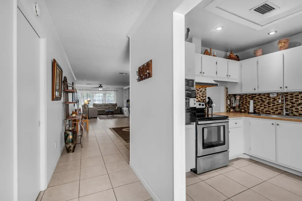 2886 Fernley Drive E West Palm Beach FL 33415