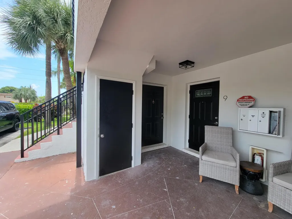 240 SW 7th Street Boca Raton FL 33432