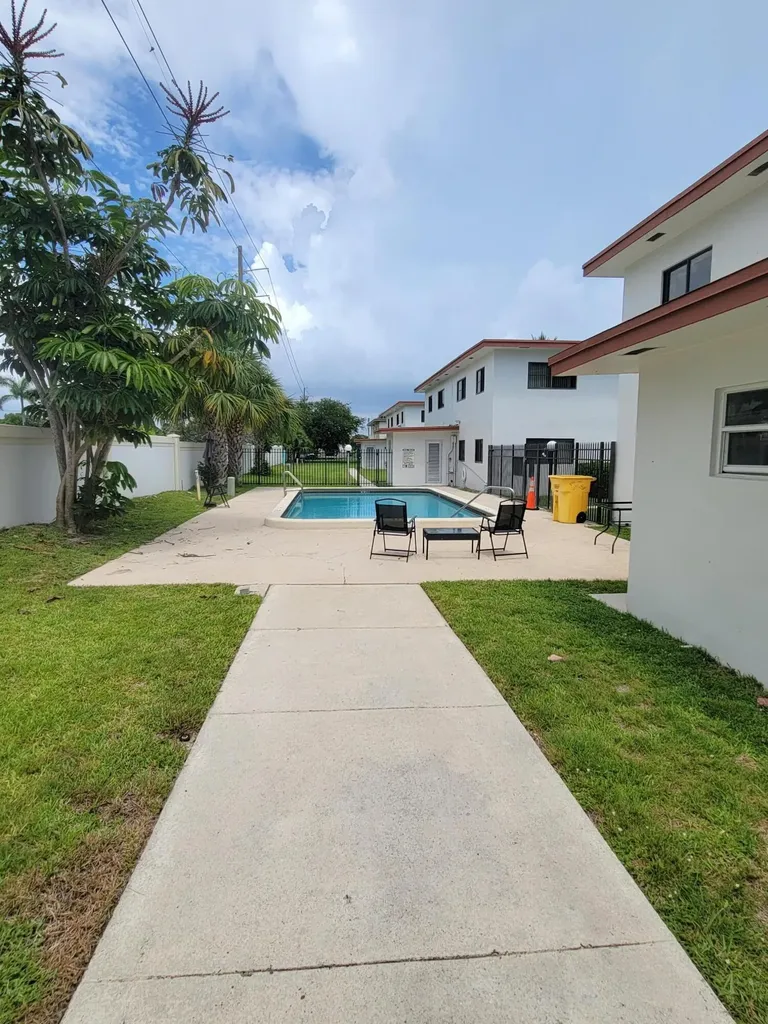 240 SW 7th Street Boca Raton FL 33432