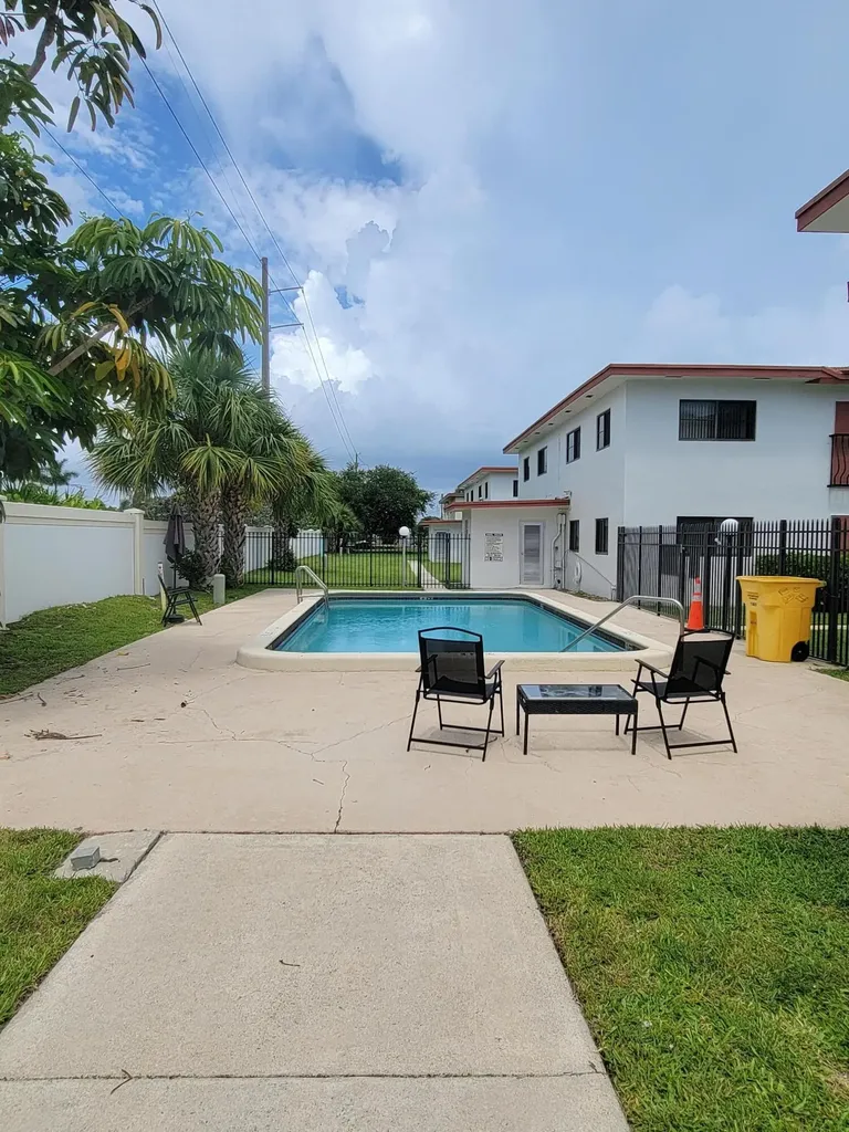 240 SW 7th Street Boca Raton FL 33432