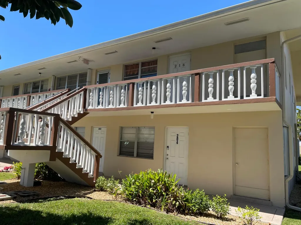 203 Easthampton I West Palm Beach FL 33417