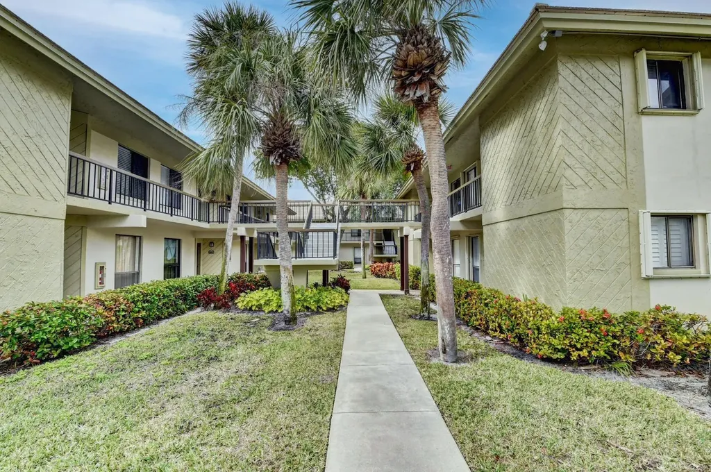 159 NW 70th Street Boca Raton FL 33487