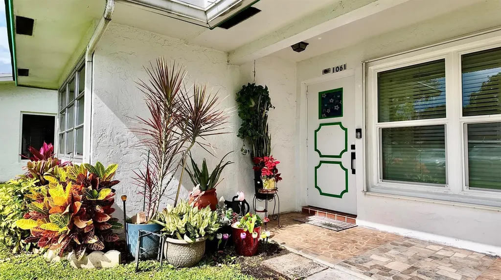 1061 NW 85th Terrace Plantation FL 33322