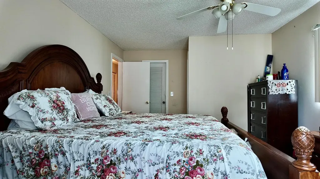 1061 NW 85th Terrace Plantation FL 33322