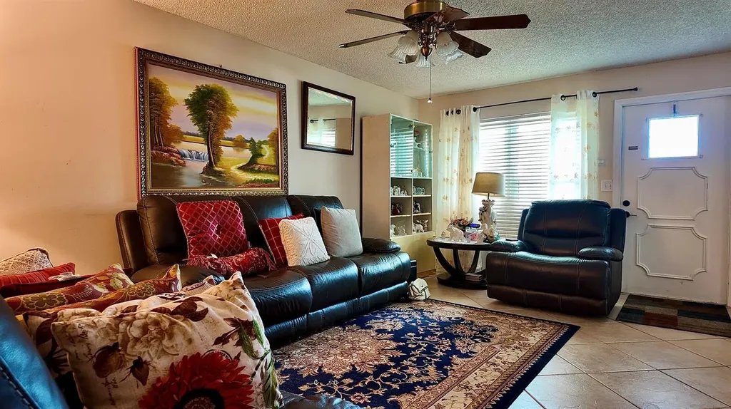 1061 NW 85th Terrace Plantation FL 33322