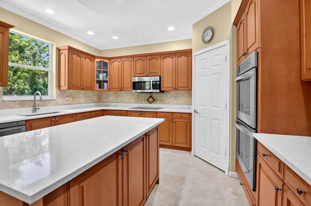 2520 Glendale Place Royal Palm Beach FL 33411