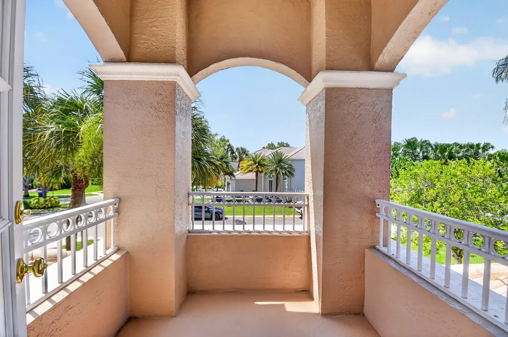 2520 Glendale Place Royal Palm Beach FL 33411
