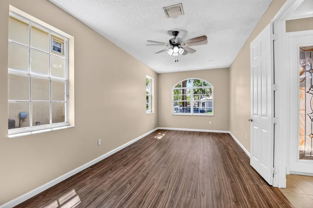 2520 Glendale Place Royal Palm Beach FL 33411