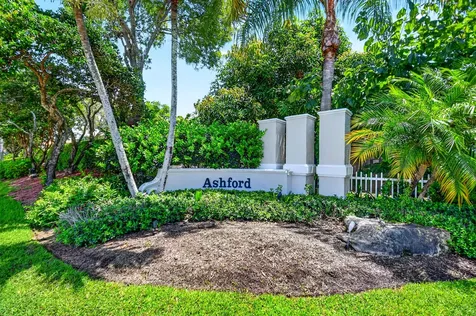 2520 Glendale Place Royal Palm Beach FL 33411