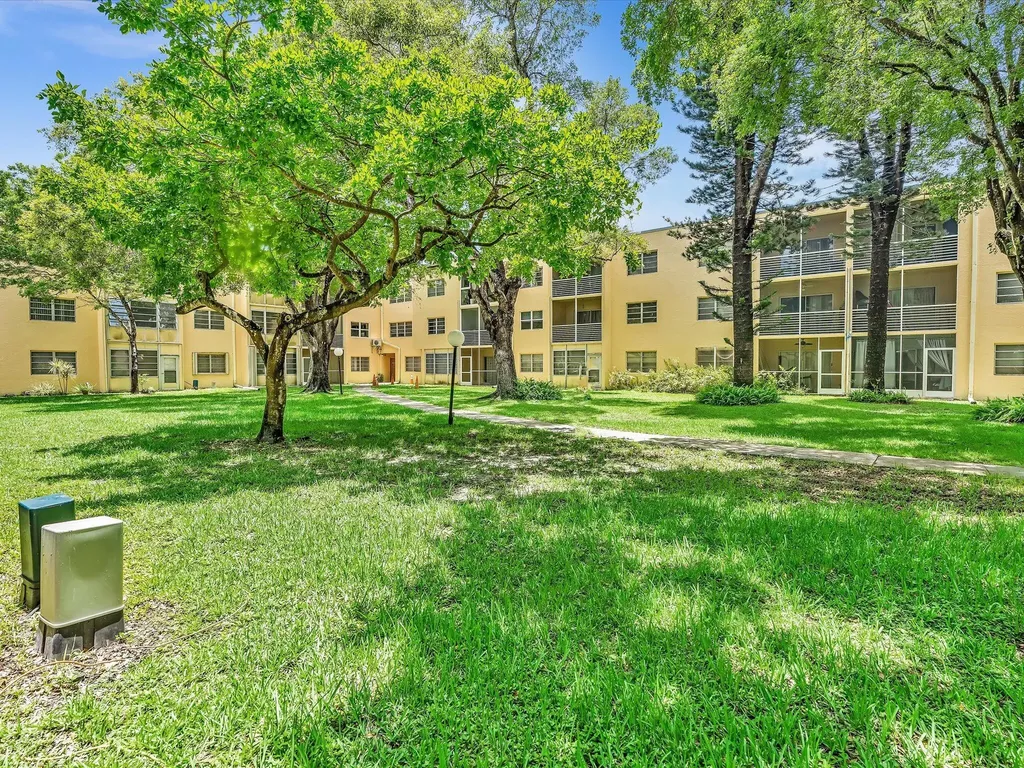 100 Ashbury Road Hollywood FL 33024