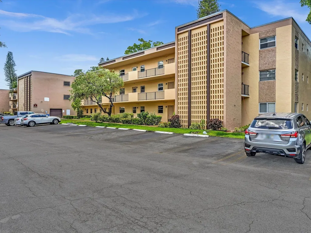 100 Ashbury Road Hollywood FL 33024