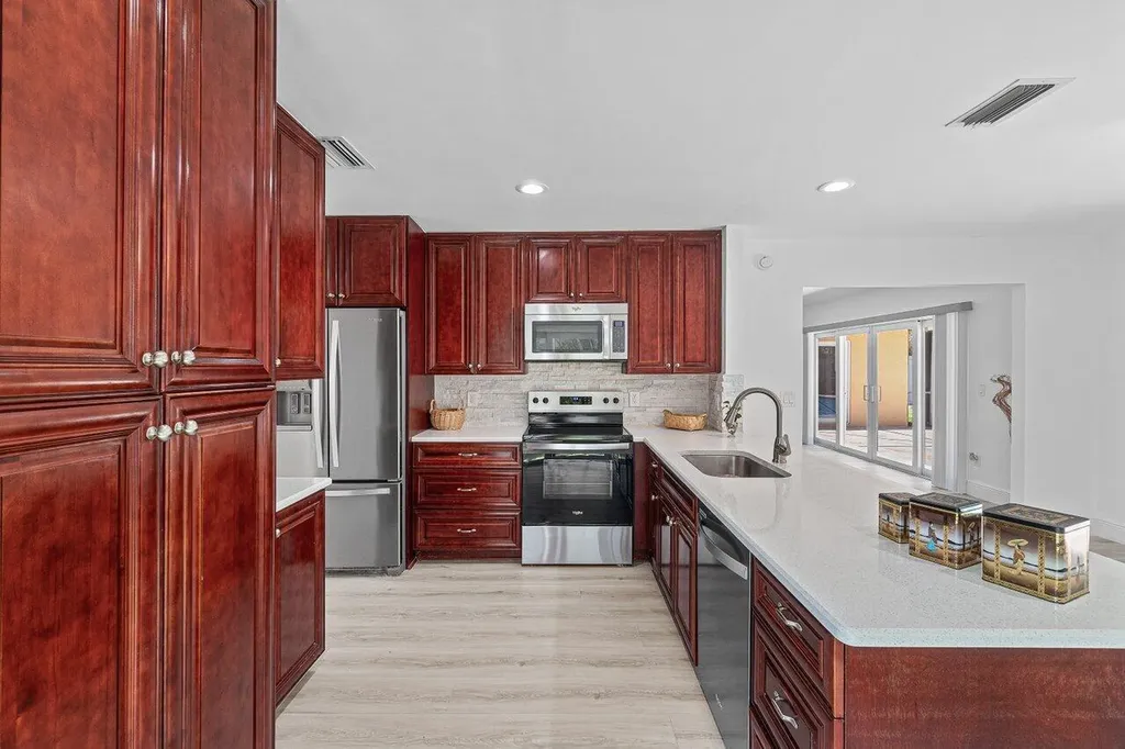 6930 NW 2nd Terrace Boca Raton FL 33487