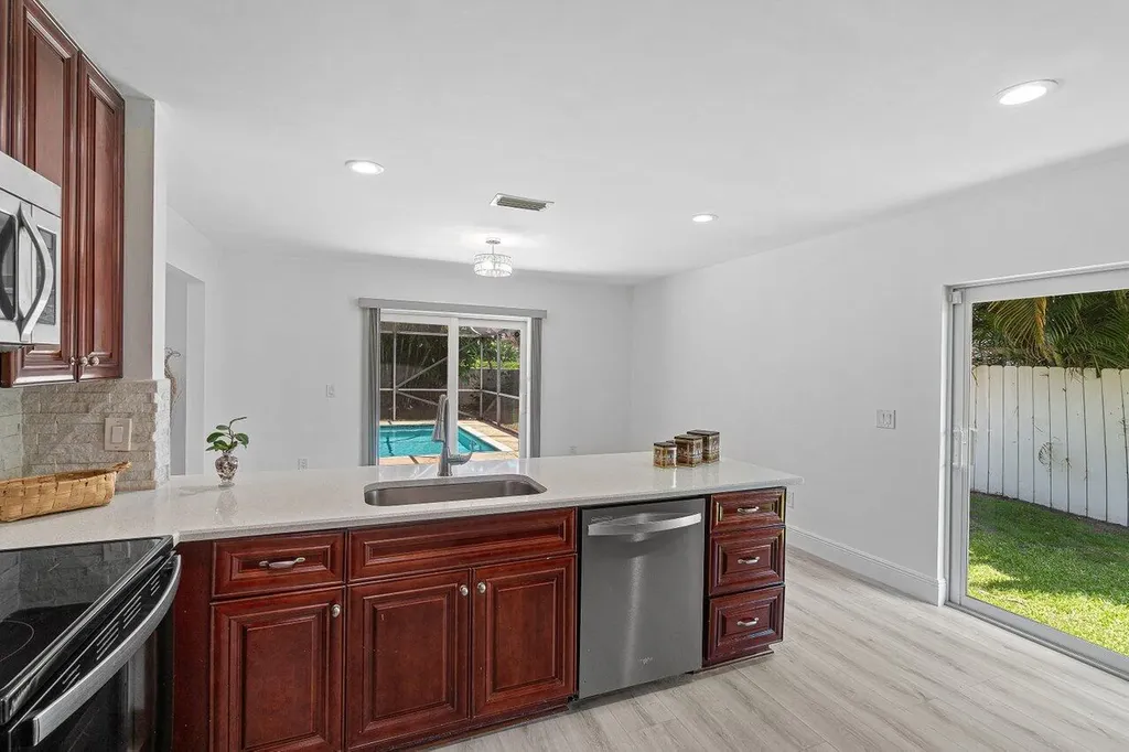 6930 NW 2nd Terrace Boca Raton FL 33487