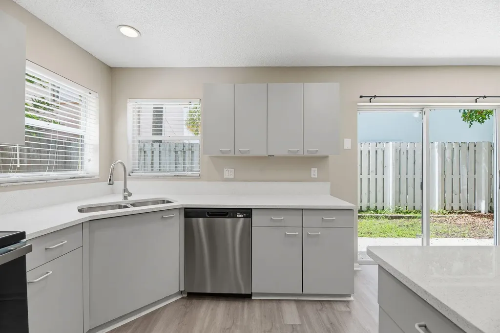 5477 NW 44th Way Coconut Creek FL 33073