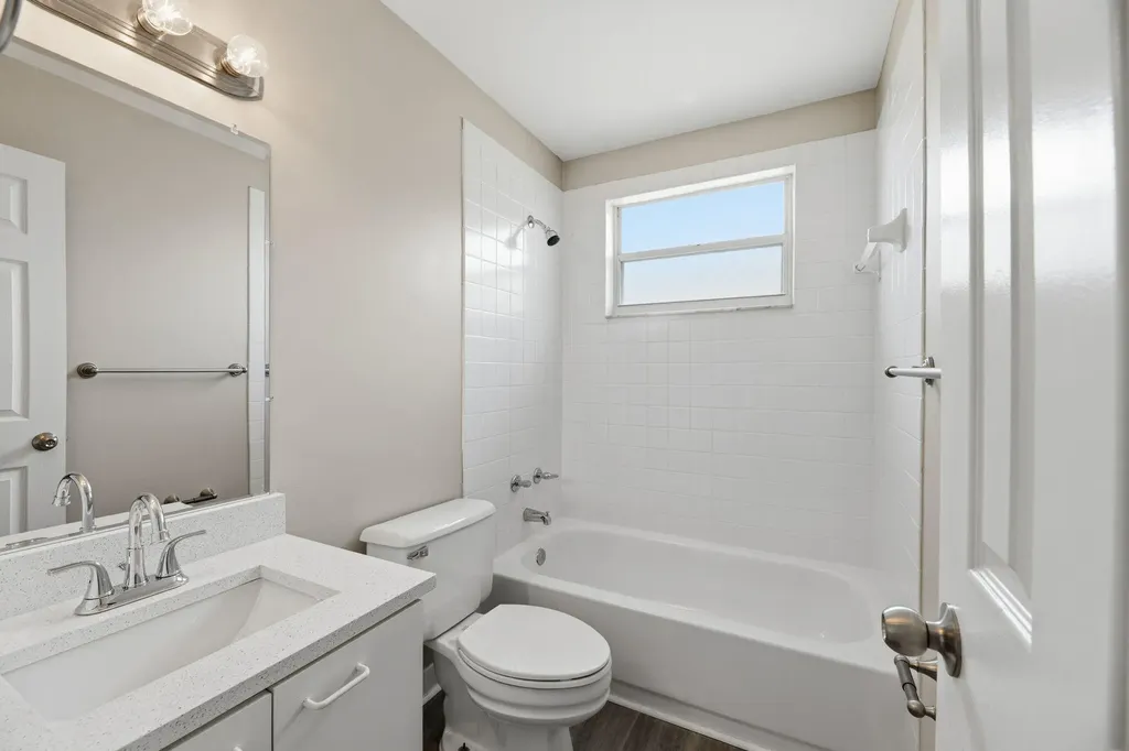 5477 NW 44th Way Coconut Creek FL 33073