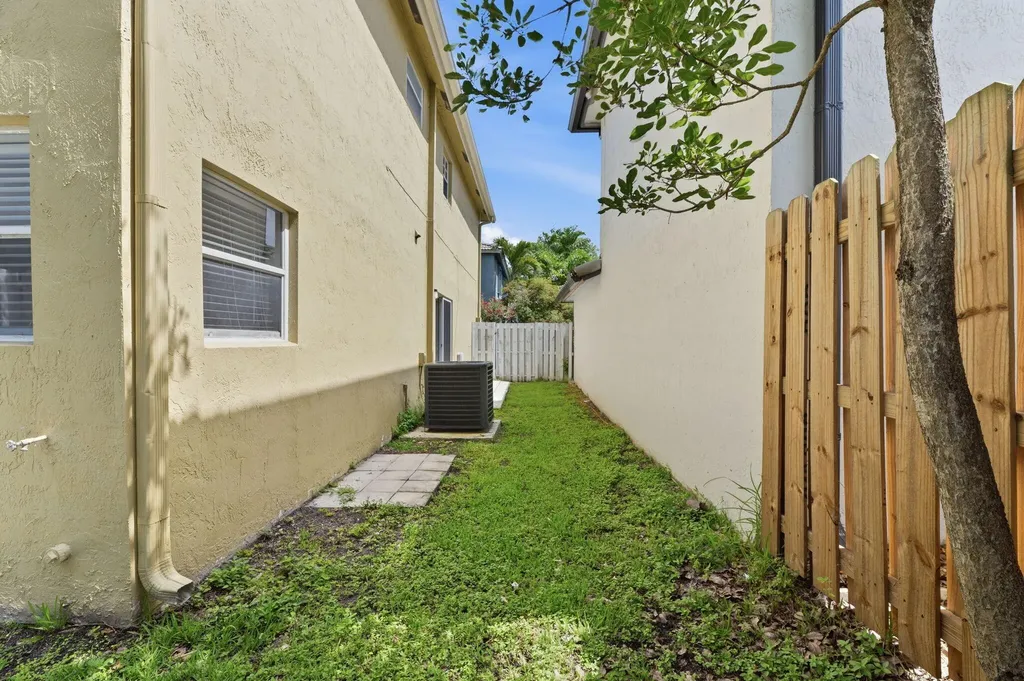 5477 NW 44th Way Coconut Creek FL 33073