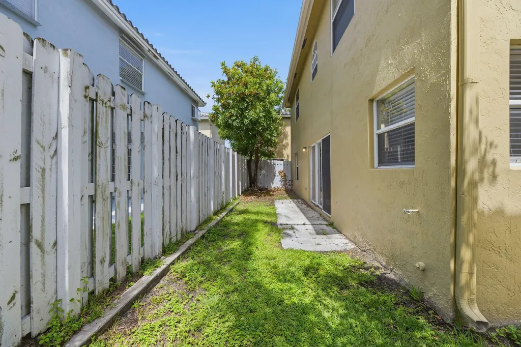 5477 NW 44th Way Coconut Creek FL 33073
