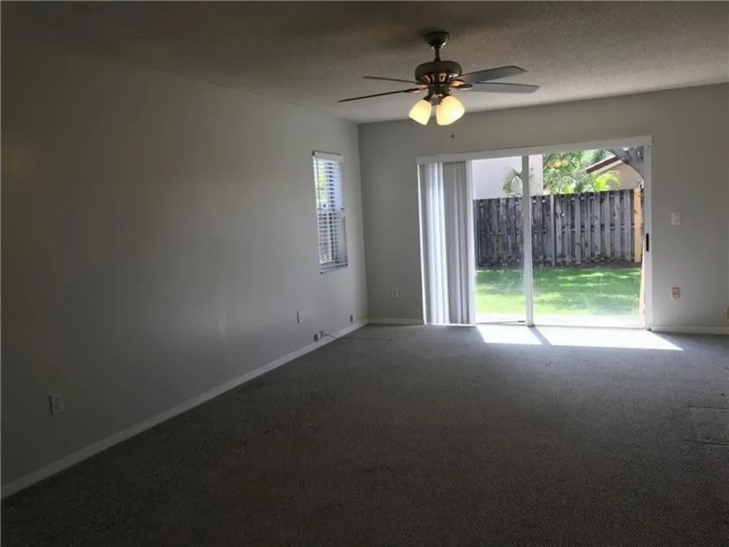 245 Via Milan Terrace Davie FL 33325