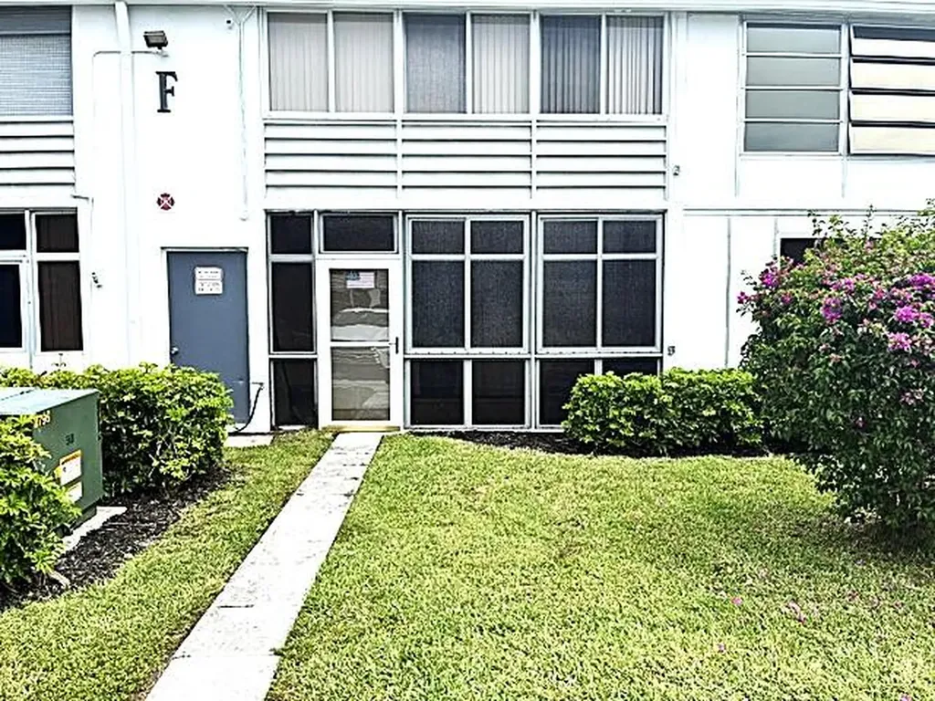 110 Markham F Deerfield Beach FL 33442