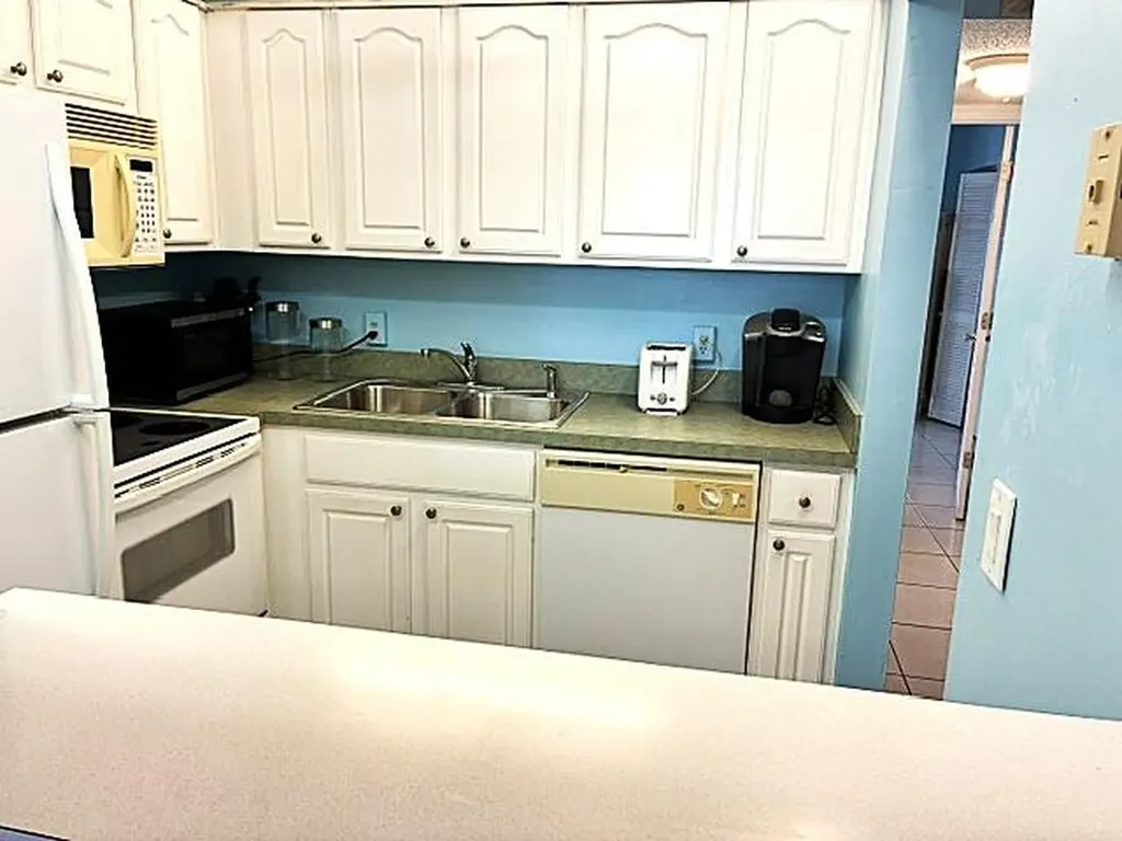 110 Markham F Deerfield Beach FL 33442