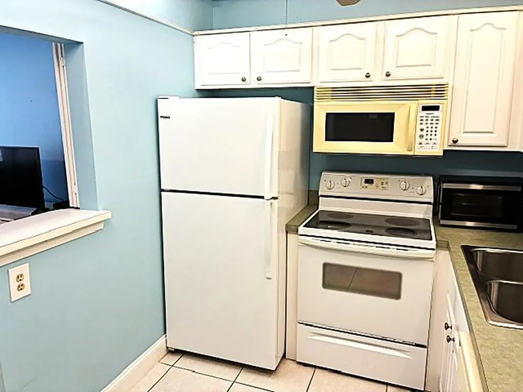 110 Markham F Deerfield Beach FL 33442
