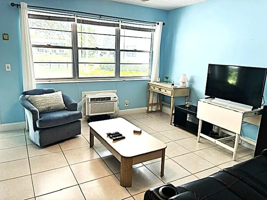 110 Markham F Deerfield Beach FL 33442
