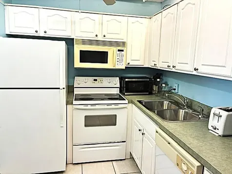 110 Markham F Deerfield Beach FL 33442