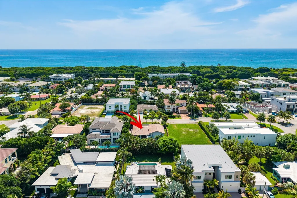299 NE Wavecrest Court Boca Raton FL 33432