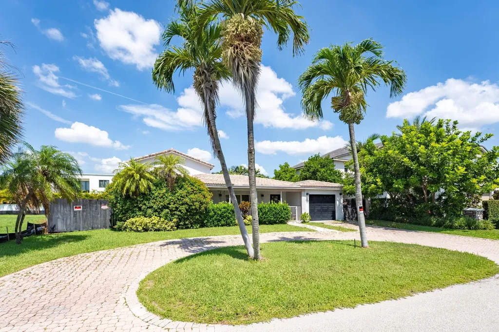 299 NE Wavecrest Court Boca Raton FL 33432