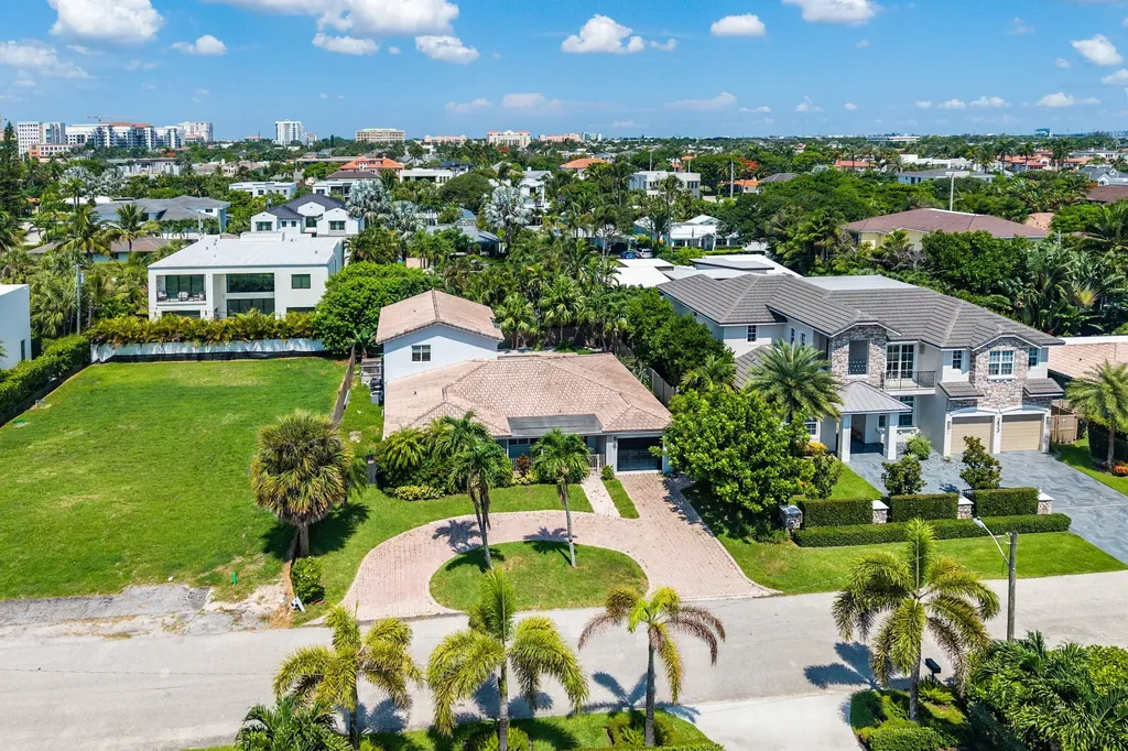 299 NE Wavecrest Court Boca Raton FL 33432